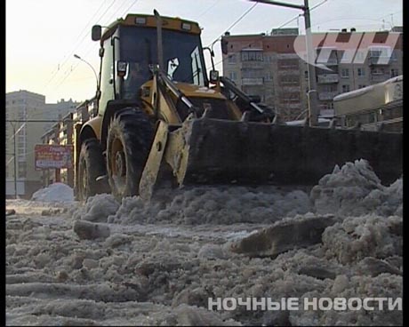 Новое коммунальное ЧП в Екатеринбурге. Целый квартал превратился в ледяное озеро. Спасать положение пришлось не только службам ЖКХ, но и гаишникам 